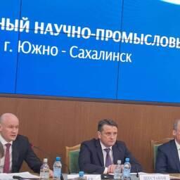 Зампред правительства Сахалинской области Антон ЗАЙЦЕВ, руководитель Росрыболовства Илья ШЕСТАКОВ и заместитель главы ведомства Василий СОКОЛОВ