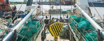 На причалах и других объектах морского терминала Архангельского тралового флота работа кипит круглосуточно